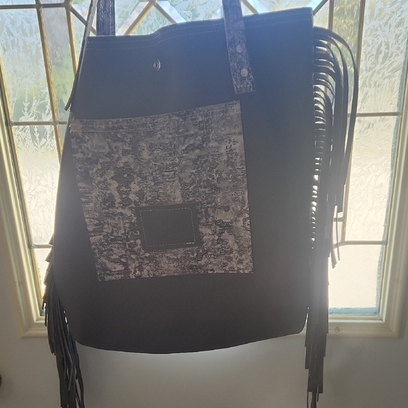 Elegant Black and White Fringe Tote - Picture 2 of 6